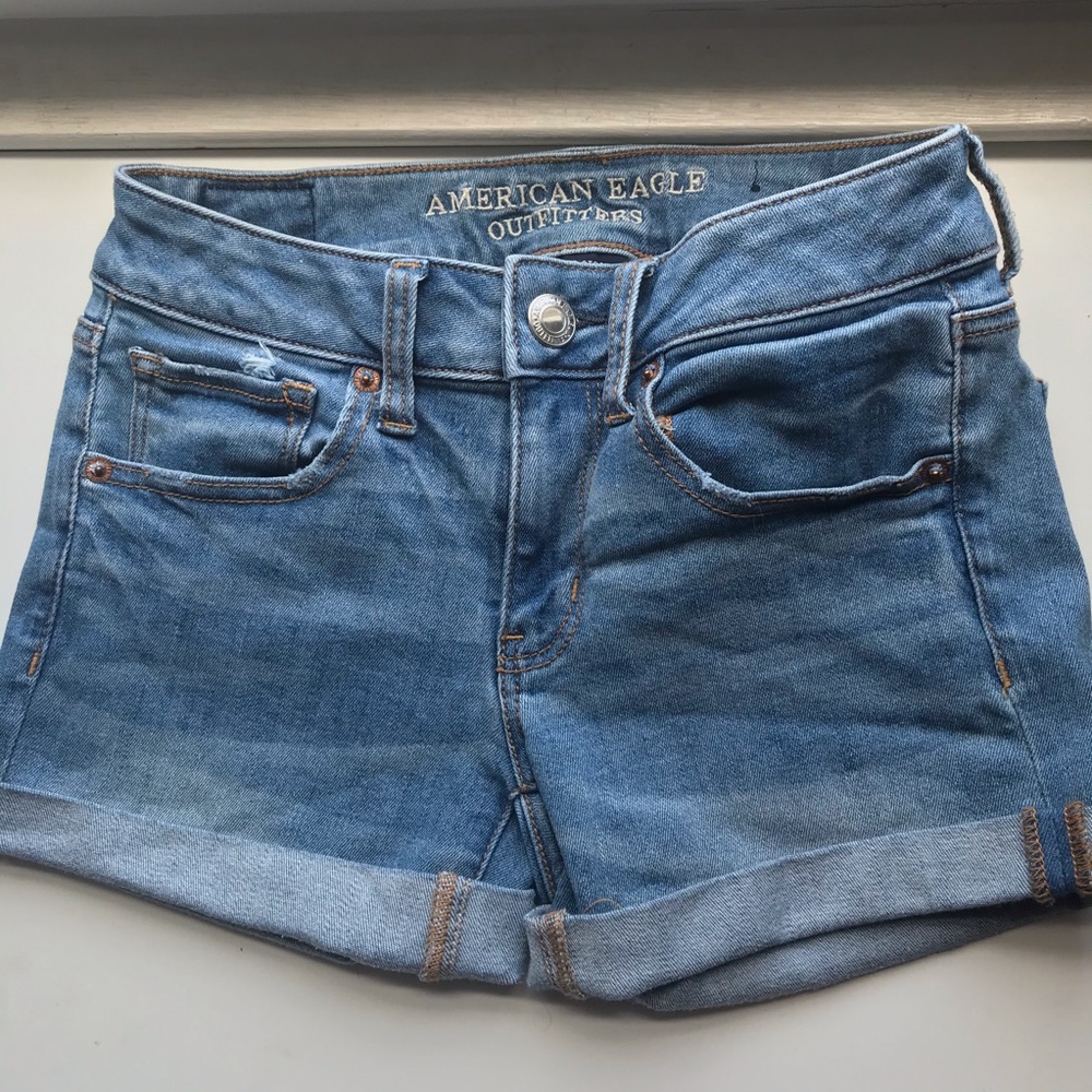 medium wash AEO rolled jean shorts, size 2